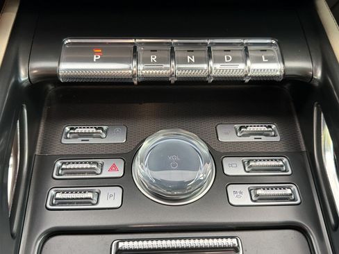 Used 2024 Lincoln Nautilus Premier AWD/4WD image 19