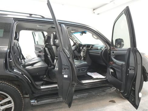 Used 2013 Lexus LX 570 4WD w/ Luxury Pkg image 31