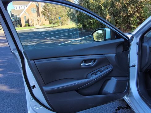 Used 2022 Nissan Sentra S image 12