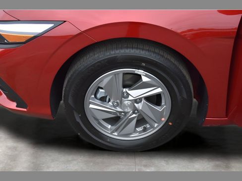 New 2026 Hyundai Elantra SE image 8