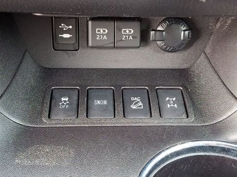 Certified 2019 Toyota Highlander XLE AWD/4WD image 29