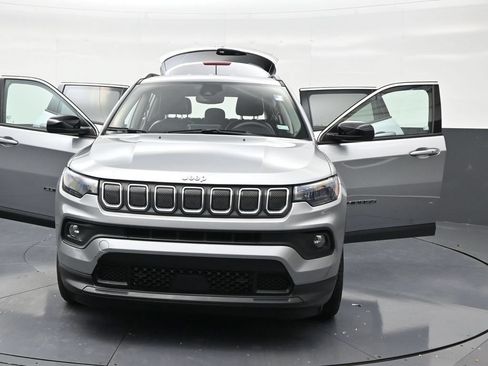 Used 2022 Jeep Compass Latitude FWD image 34