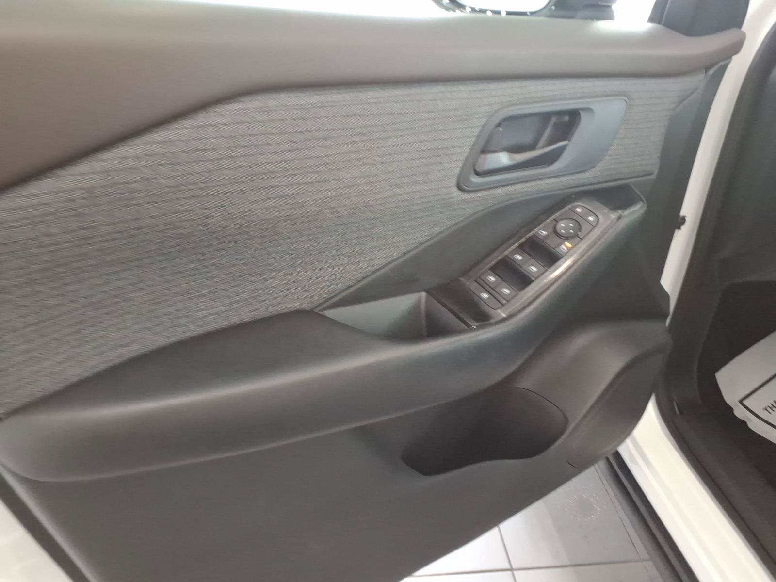 Used 2023 Nissan Rogue S AWD/4WD image 13