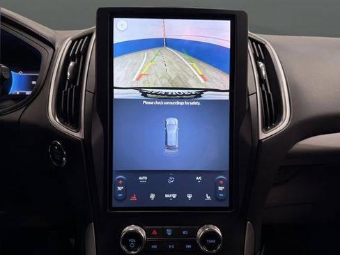 Used 2024 Ford Edge SEL image 9