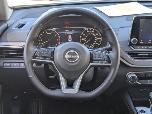 Used 2025 Nissan Altima 2.5 SR image 24