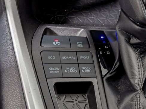 Certified 2024 Toyota RAV4 LE image 30