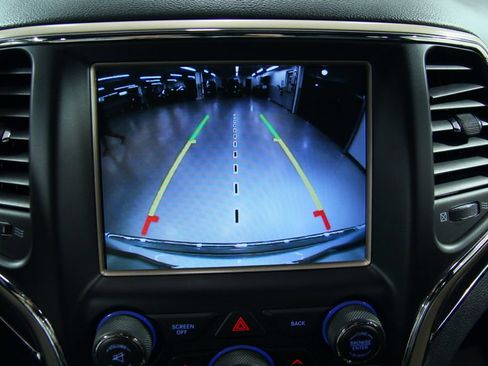 Used 2017 Jeep Grand Cherokee Limited AWD/4WD image 12