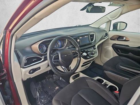 Used 2022 Chrysler Voyager LX FWD image 10