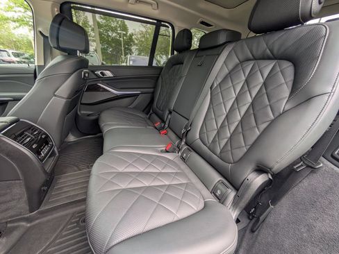 Used 2025 BMW X7 xDrive40i AWD/4WD image 12