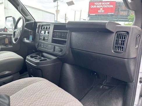 New 2025 Chevrolet Express 3500 RWD image 22