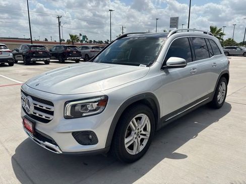 Used 2021 Mercedes-Benz GLB 250 image 3