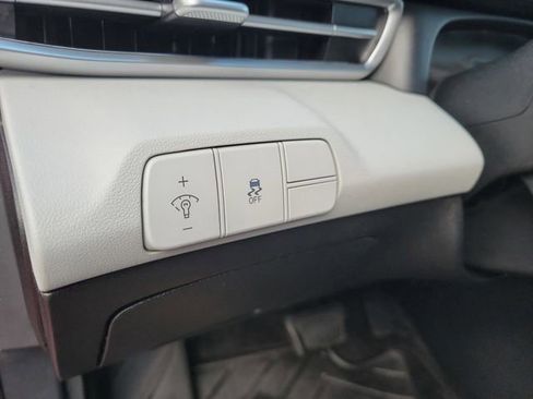 Used 2025 Hyundai Elantra Limited image 36