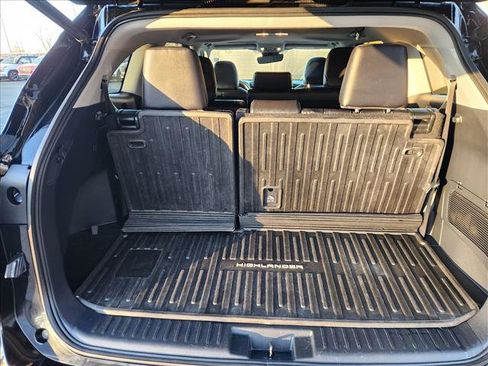 Used 2023 Toyota Highlander XLE image 23
