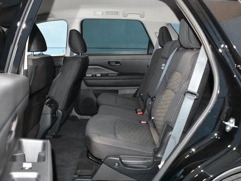 Certified 2025 Nissan Pathfinder SV image 18