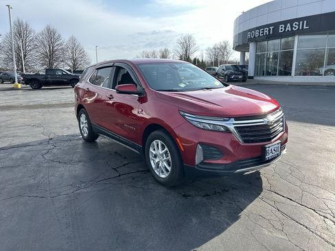 Used 2024 Chevrolet Equinox LT image 2