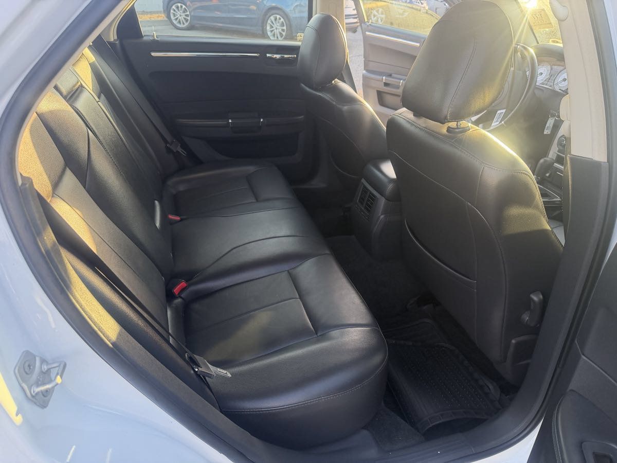 Used 2010 Chrysler 300 S RWD image 16