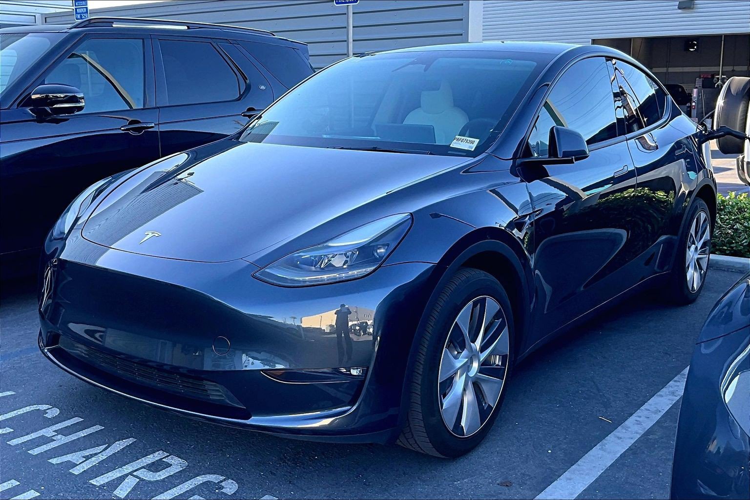 Used 2024 Tesla Model Y Long Range AWD/4WD image 1