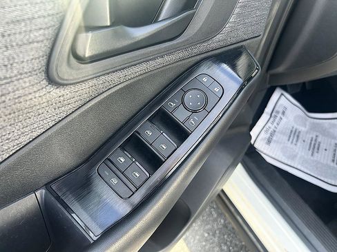 Used 2023 Nissan Rogue S AWD/4WD image 10