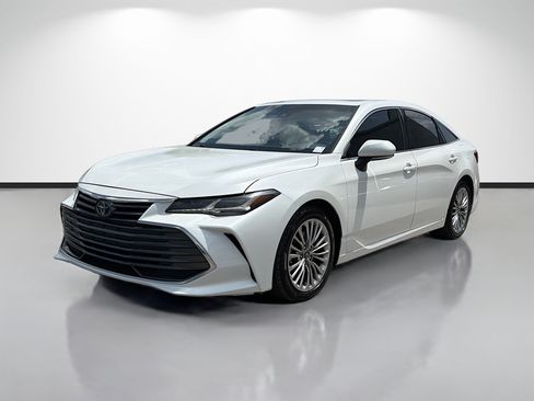 Used 2019 Toyota Avalon Limited FWD image 7