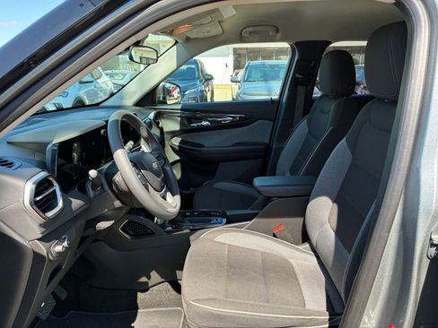 Used 2025 Chevrolet TrailBlazer LT FWD image 20