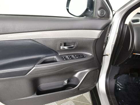 Used 2019 Mitsubishi Outlander SEL AWD/4WD image 35