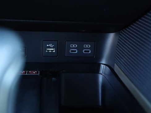 Used 2025 Toyota Camry SE w/ Convenience Package image 29