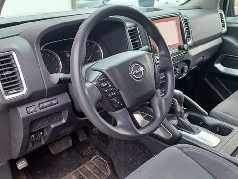 Used 2022 Nissan Frontier SV image 4