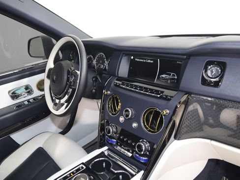 Used 2024 Rolls-Royce Cullinan Black Badge AWD/4WD image 75