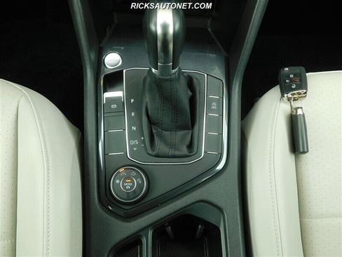 Used 2019 Volkswagen Tiguan SEL image 11