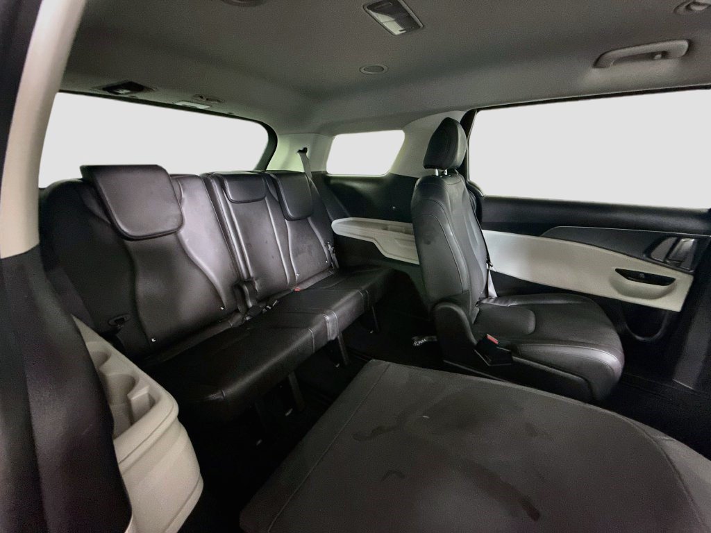 Used 2024 Kia Carnival LX FWD image 41