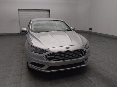 Used 2018 Ford Fusion SE w/ Fusion SE Technology Package FWD image 14