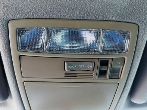 Used 2010 Toyota Camry LE image 38