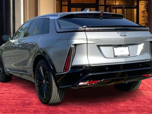 Used 2025 Cadillac Lyriq Luxury image 4