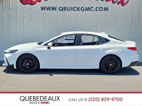 Used 2025 Toyota Camry SE w/ Convenience Package FWD image 4