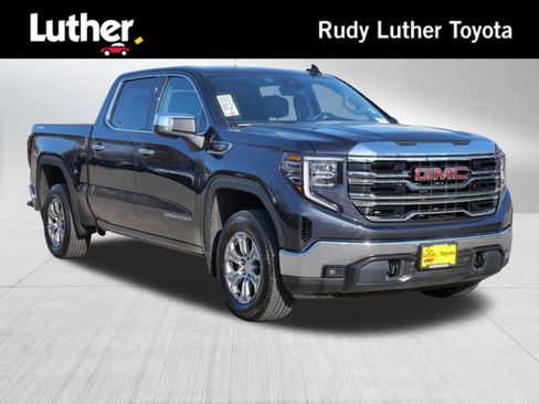 Used 2025 GMC Sierra 1500 SLT image 1