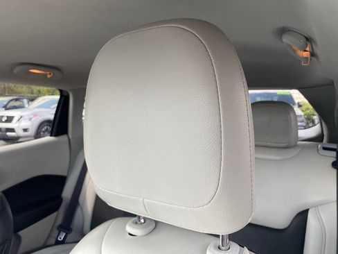 Used 2021 Jeep Compass Limited AWD/4WD image 11