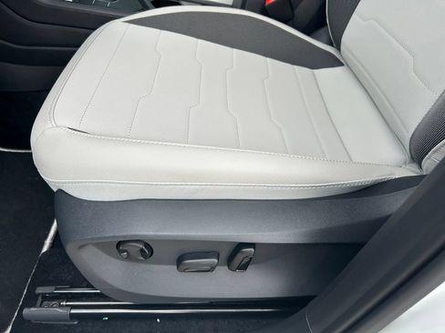 New 2026 Volkswagen Taos SE FWD image 46