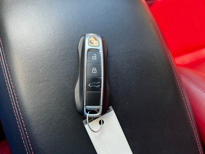 Used 2020 Porsche Cayenne AWD/4WD image 43