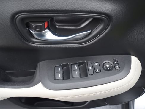 Certified 2023 Honda HR-V LX image 13