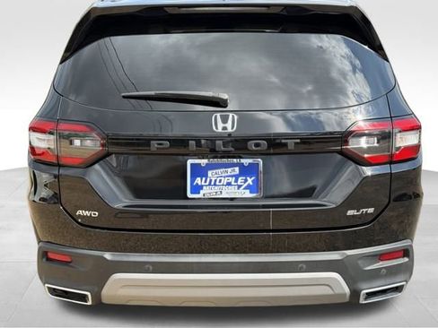 Used 2023 Honda Pilot Elite image 6