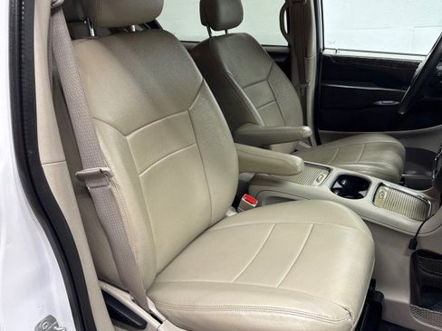 Used 2016 Dodge Grand Caravan SXT FWD image 29
