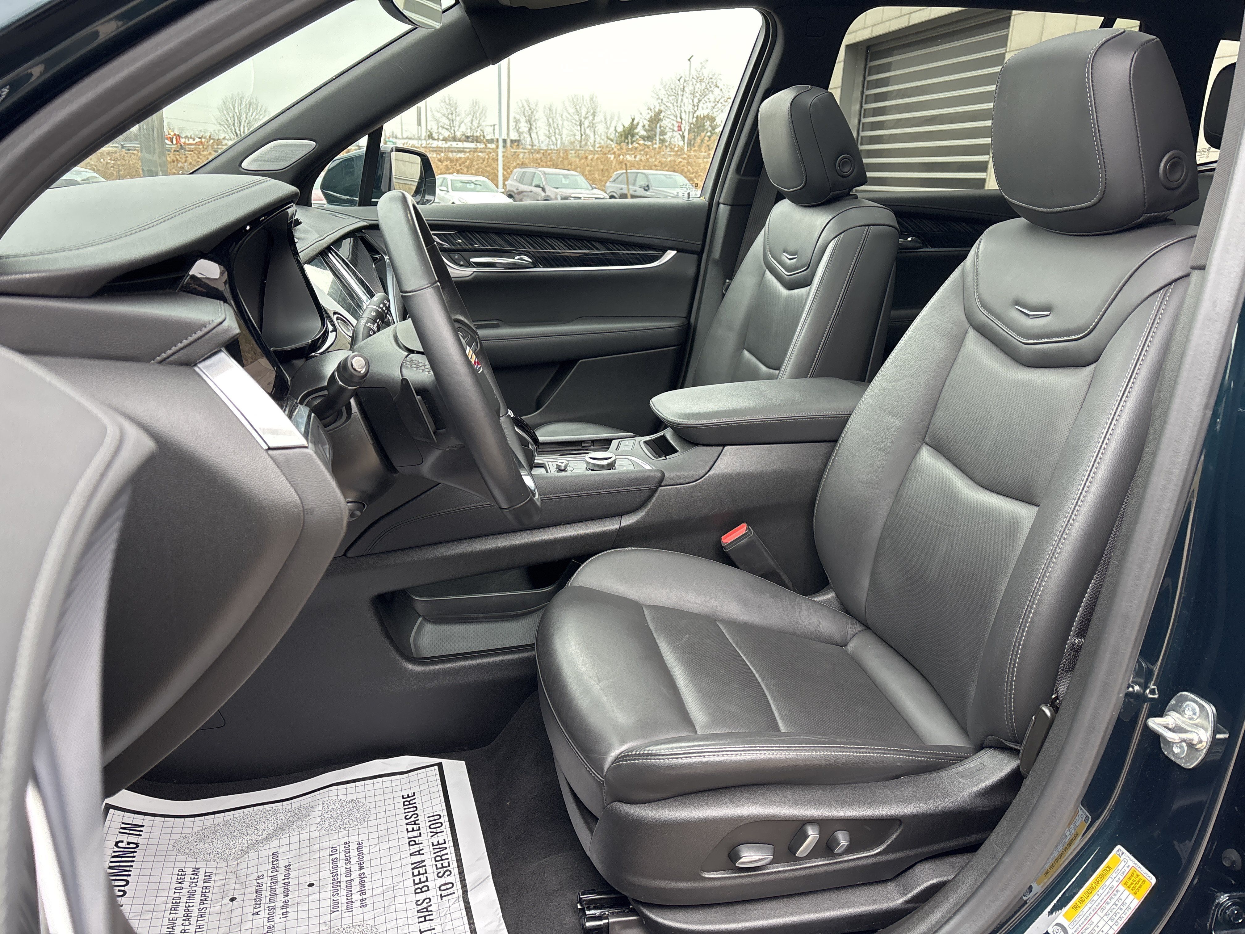 Used 2025 Cadillac XT6 Premium Luxury AWD/4WD image 26