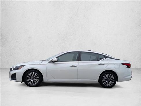 Used 2023 Nissan Altima 2.5 SV image 9