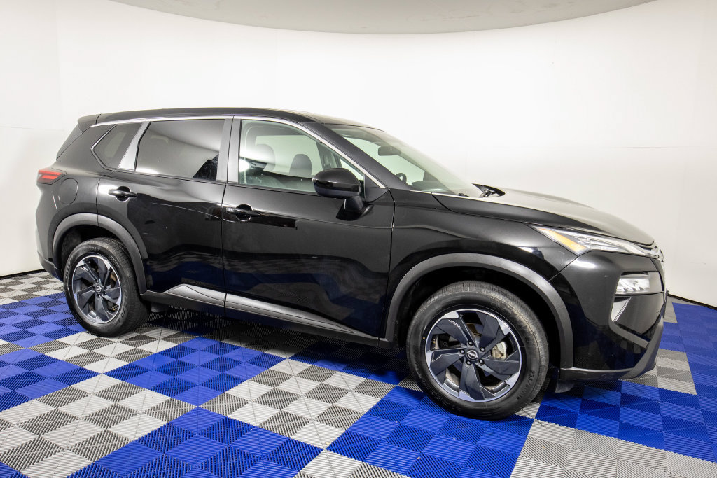 Used 2025 Nissan Rogue SV FWD image 4