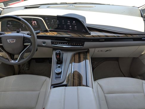 Used 2022 Cadillac Escalade Premium Luxury Platinum image 14