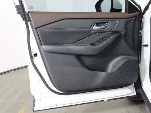 Used 2023 Nissan Rogue SV w/ SV Premium B Package FWD image 19