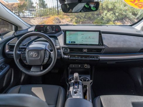 Used 2024 Toyota Prius XLE FWD image 20