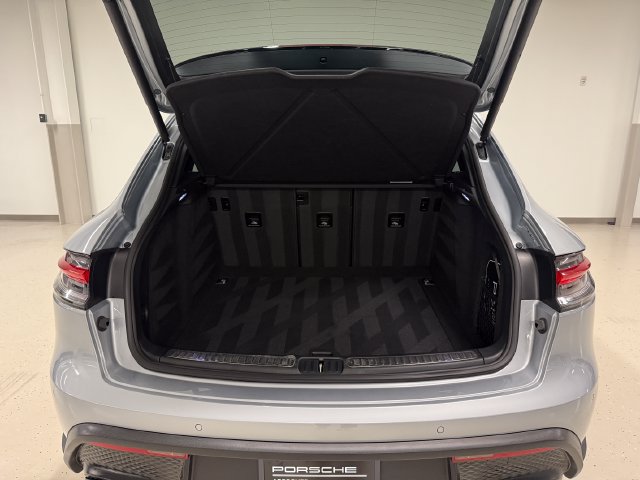 Certified 2024 Porsche Macan AWD/4WD image 8