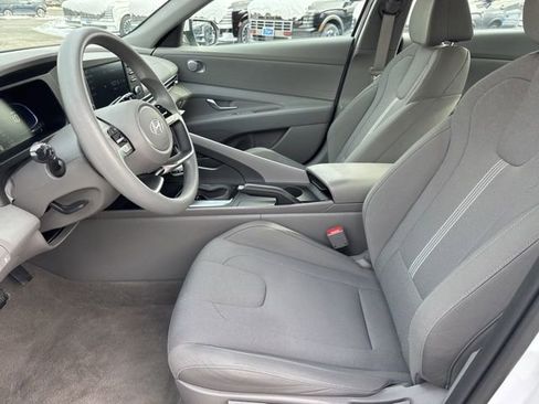 Certified 2025 Hyundai Elantra SE image 21