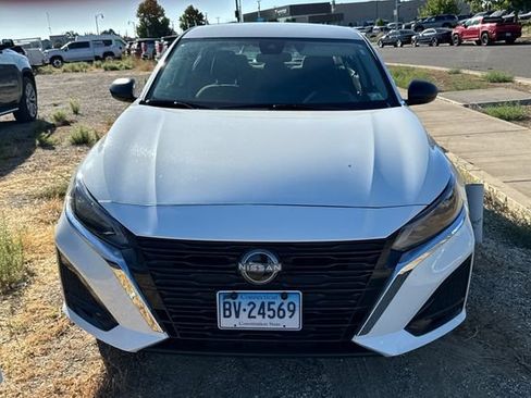 Used 2025 Nissan Altima 2.5 SV AWD/4WD image 3